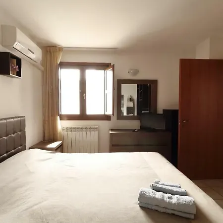 Red House Attico |sitcase