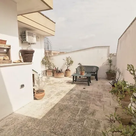 Red House Attico |sitcase